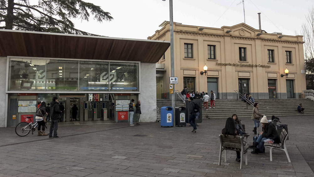 Plaça Lluis Millet  - Estació FGC 